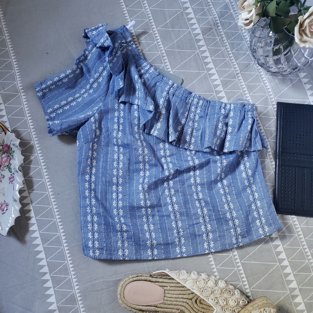 Splendid Chambray Top Medium